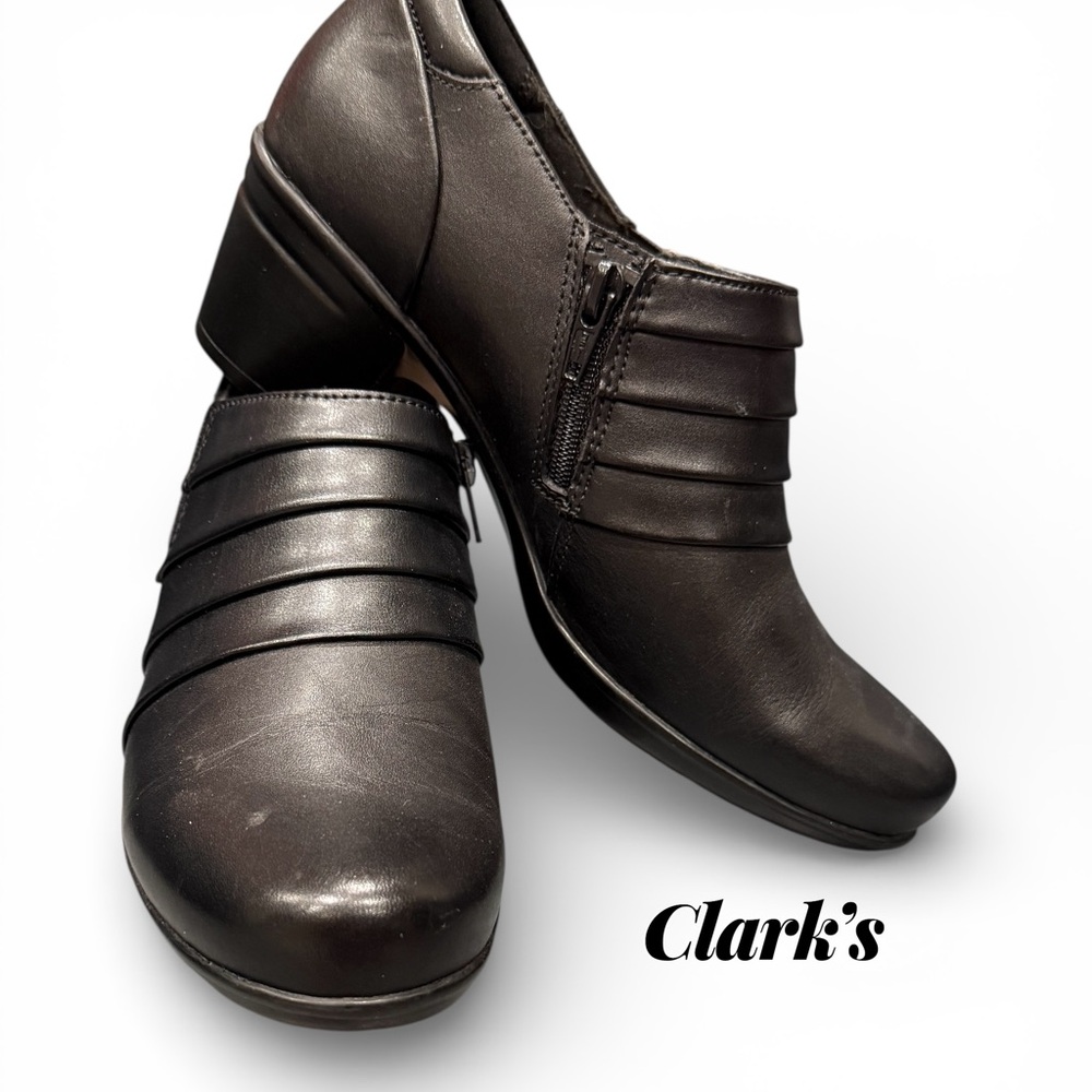 CLARKS Black Emslie Leather Side Zip Block Heel Boot Bootie 8 NWOT
